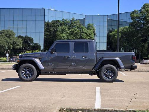 Granite Crystal Metallic Clearcoat 2026 Jeep Gladiator 85th Anniversary Edition