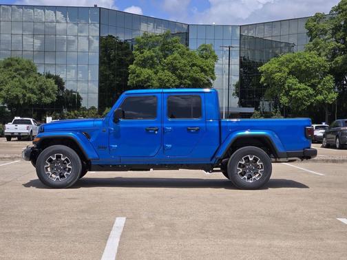 Hydro Blue Pearlcoat 2026 Jeep Gladiator Sahara 4x4