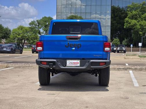 Hydro Blue Pearlcoat 2026 Jeep Gladiator Sahara 4x4
