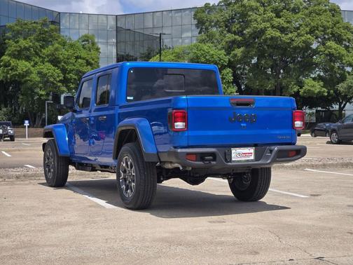 Hydro Blue Pearlcoat 2026 Jeep Gladiator Sahara 4x4