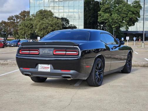 2017 Dodge Challenger SXT