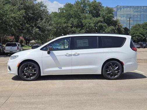 Bright White Clearcoat 2025 Chrysler Pacifica Limited