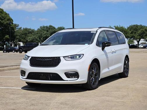 Bright White Clearcoat 2025 Chrysler Pacifica Limited