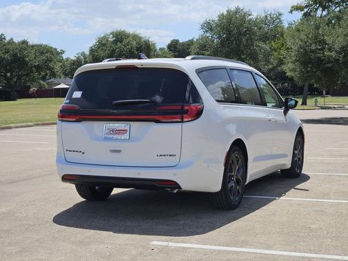 Bright White Clearcoat 2025 Chrysler Pacifica Limited