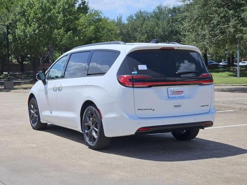 Bright White Clearcoat 2025 Chrysler Pacifica Limited