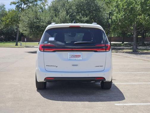 Bright White Clearcoat 2025 Chrysler Pacifica Limited