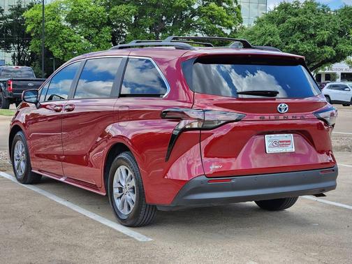 Pearl 2025 Toyota Sienna XLE