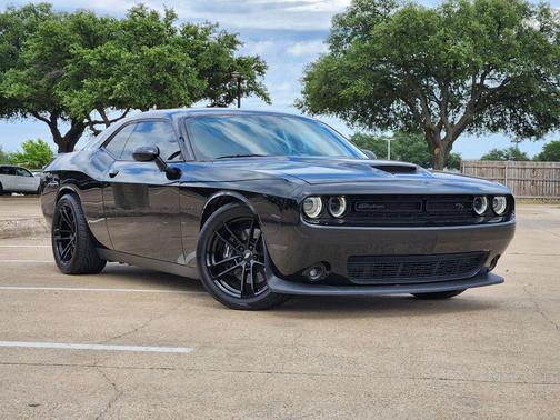 Pitch Black Clearcoat 2021 Dodge Challenger R/T