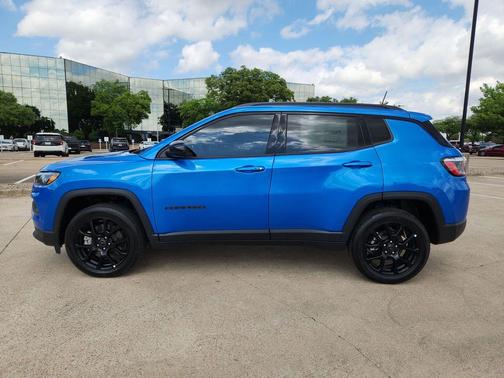 Hydro Blue Pearlcoat 2026 Jeep Compass Latitude