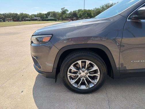 Granite Crystal Metallic Clearcoat 2019 Jeep Cherokee Latitude Plus