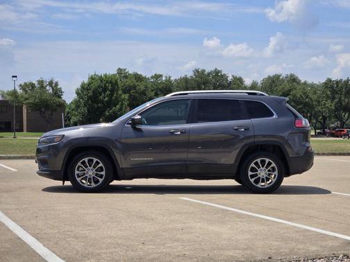 Granite Crystal Metallic Clearcoat 2019 Jeep Cherokee Latitude Plus