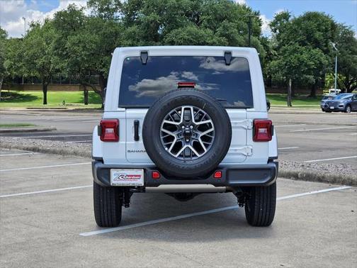2025 Jeep Wrangler 4-Door Sahara 4x4