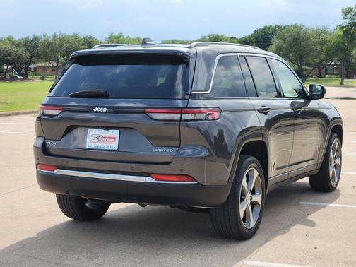 Baltic Gray Metallic Clearcoat 2023 Jeep Grand Cherokee Limited