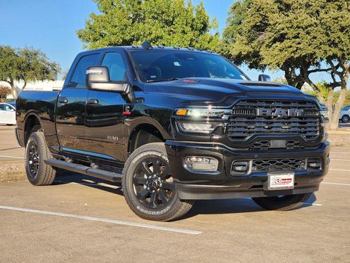 Diamond Black Crystal Pearlcoat 2026 RAM 2500 Lone Star Crew Cab 4x4 6'4' Box