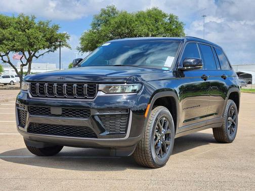 Diamond Black Crystal Pearlcoat 2026 Jeep Grand Cherokee Altitude