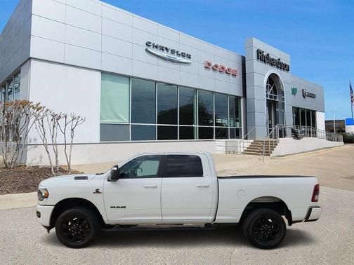 Bright White Clearcoat 2024 RAM 2500 Big Horn Crew Cab 4x4 6'4' Box