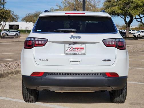 2024 Jeep Compass Latitude Lux