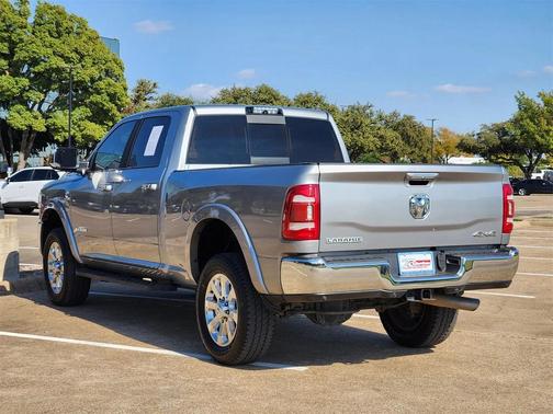 2019 RAM 2500 Laramie Crew Cab 4x4 6'4' Box