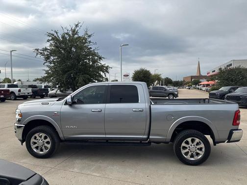 2019 RAM 2500 Laramie Crew Cab 4x4 6'4' Box