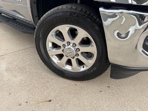 2019 RAM 2500 Laramie Crew Cab 4x4 6'4' Box