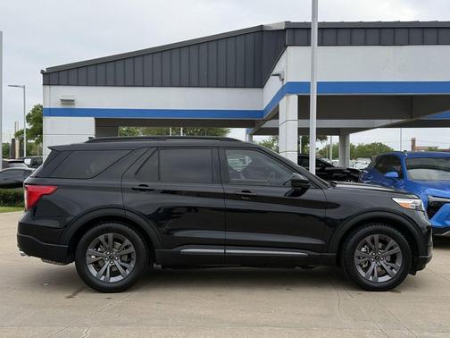 Agate Black Metallic 2024 Ford Explorer XLT