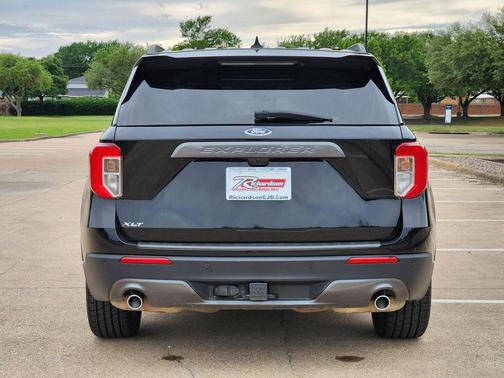 Agate Black Metallic 2024 Ford Explorer XLT