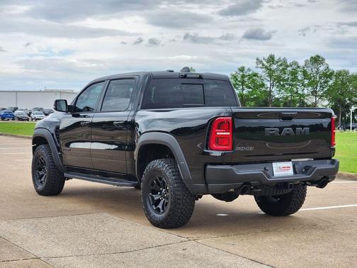 Diamond Black Crystal Pearlcoat 2026 RAM 1500 RHO Crew Cab 4x4 5'7' Box