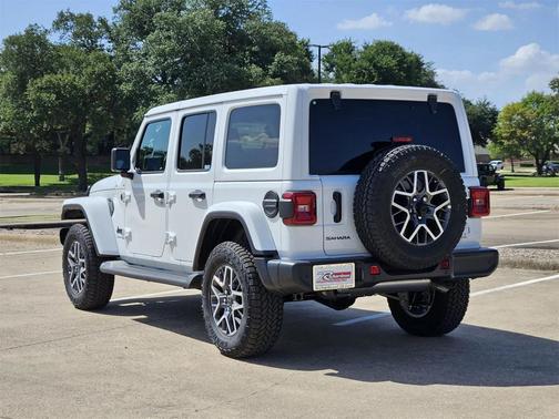 2025 Jeep Wrangler 4-Door Sahara 4x4