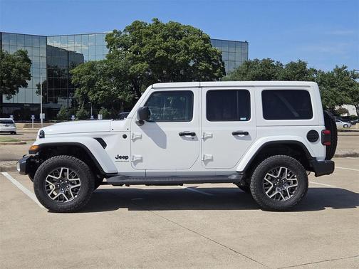 2025 Jeep Wrangler 4-Door Sahara 4x4