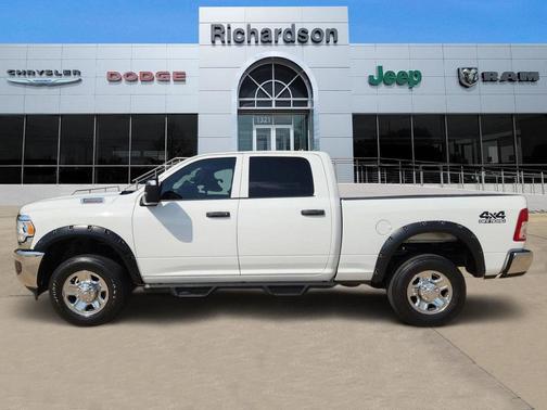 Bright White Clearcoat 2024 RAM 2500 Tradesman Crew Cab 4x4 6'4' Box