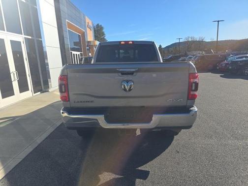 2022 RAM 2500 Laramie Crew Cab 4x4 6'4' Box