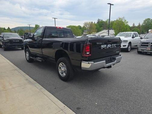 Diamond Black Crystal Pearlcoat 2026 RAM 2500 Tradesman