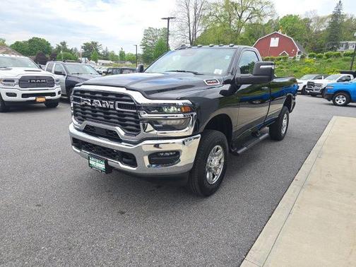 Diamond Black Crystal Pearlcoat 2026 RAM 2500 Tradesman