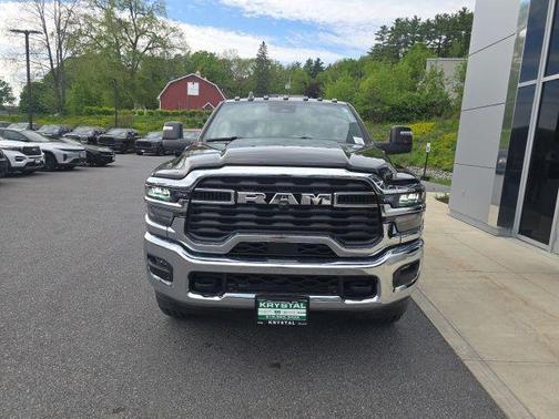 Diamond Black Crystal Pearlcoat 2026 RAM 2500 Big Horn Regular Cab 4x4 8' Box