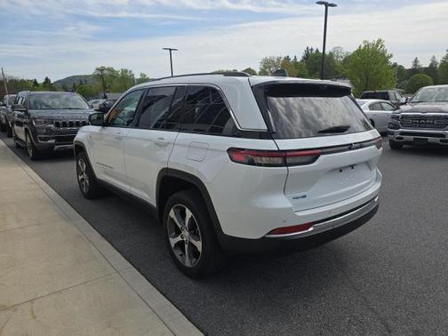 2022 Jeep Grand Cherokee 4xe Base