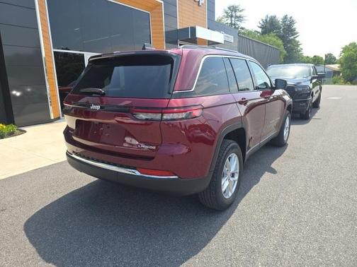 2025 Jeep Grand Cherokee Laredo