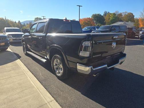 Diamond Black Crystal Pearlcoat 2022 RAM 1500 Laramie