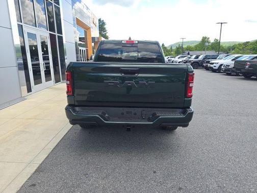 Serrano Green Metallic 2026 RAM 1500 Big Horn/Lone Star