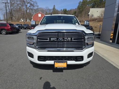 2024 RAM 2500 Laramie Crew Cab 4x4 6'4' Box