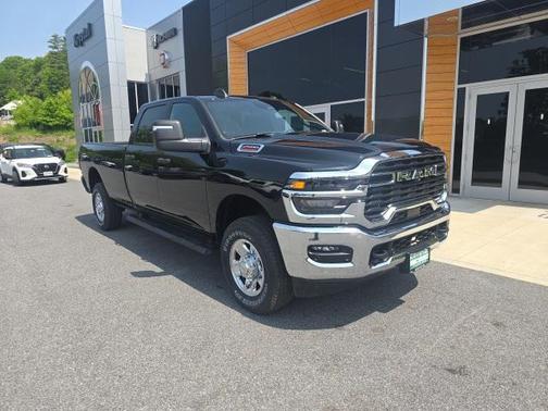 2025 RAM 2500 Tradesman Crew Cab 4x4 8' Box