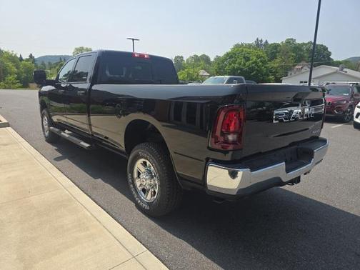 2025 RAM 2500 Tradesman Crew Cab 4x4 8' Box