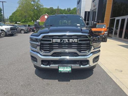 2025 RAM 2500 Tradesman Crew Cab 4x4 8' Box
