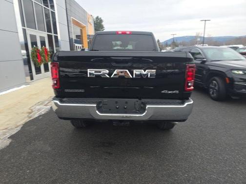 Diamond Black Crystal Pearlcoat 2026 RAM 2500 Big Horn Crew Cab 4x4 6'4' Box