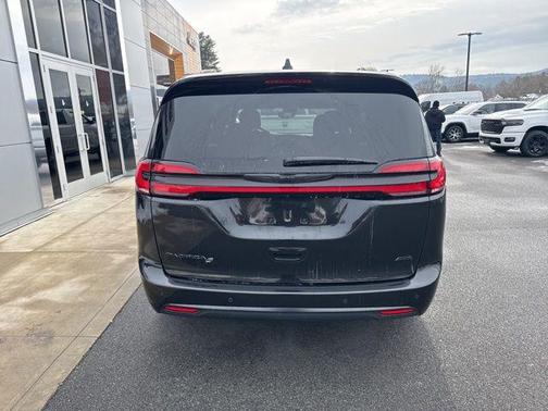2021 Chrysler Pacifica Touring AWD