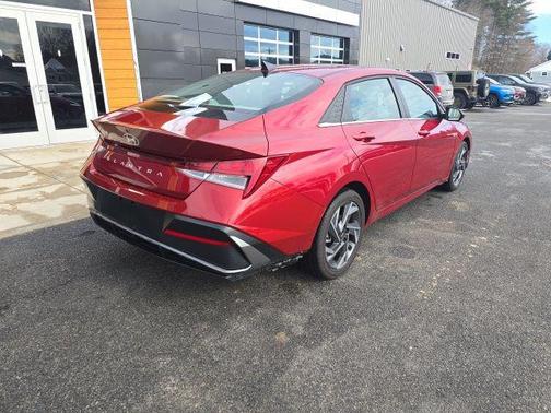 2025 Hyundai ELANTRA SEL