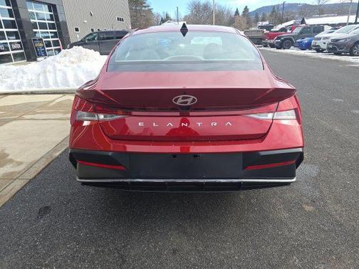 2025 Hyundai ELANTRA SEL