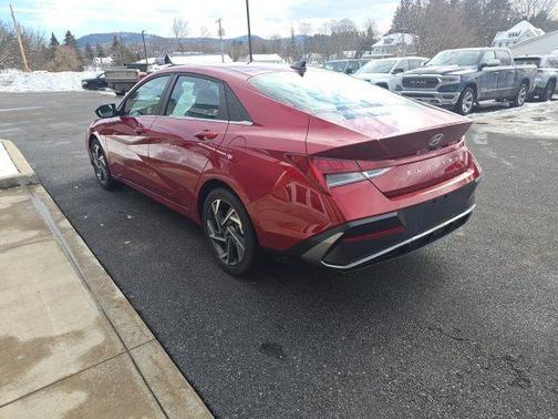 2025 Hyundai ELANTRA SEL