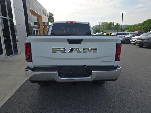 2025 RAM 2500 Tradesman Crew Cab 4x4 6'4' Box
