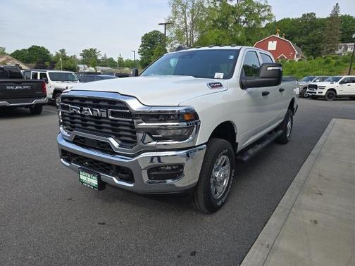 2025 RAM 2500 Tradesman Crew Cab 4x4 6'4' Box