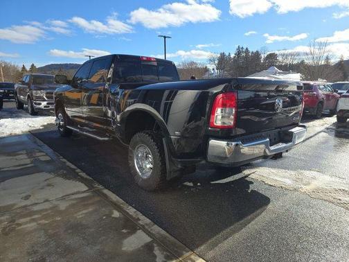 2022 RAM 3500 Tradesman Crew Cab 4x4 8' Box
